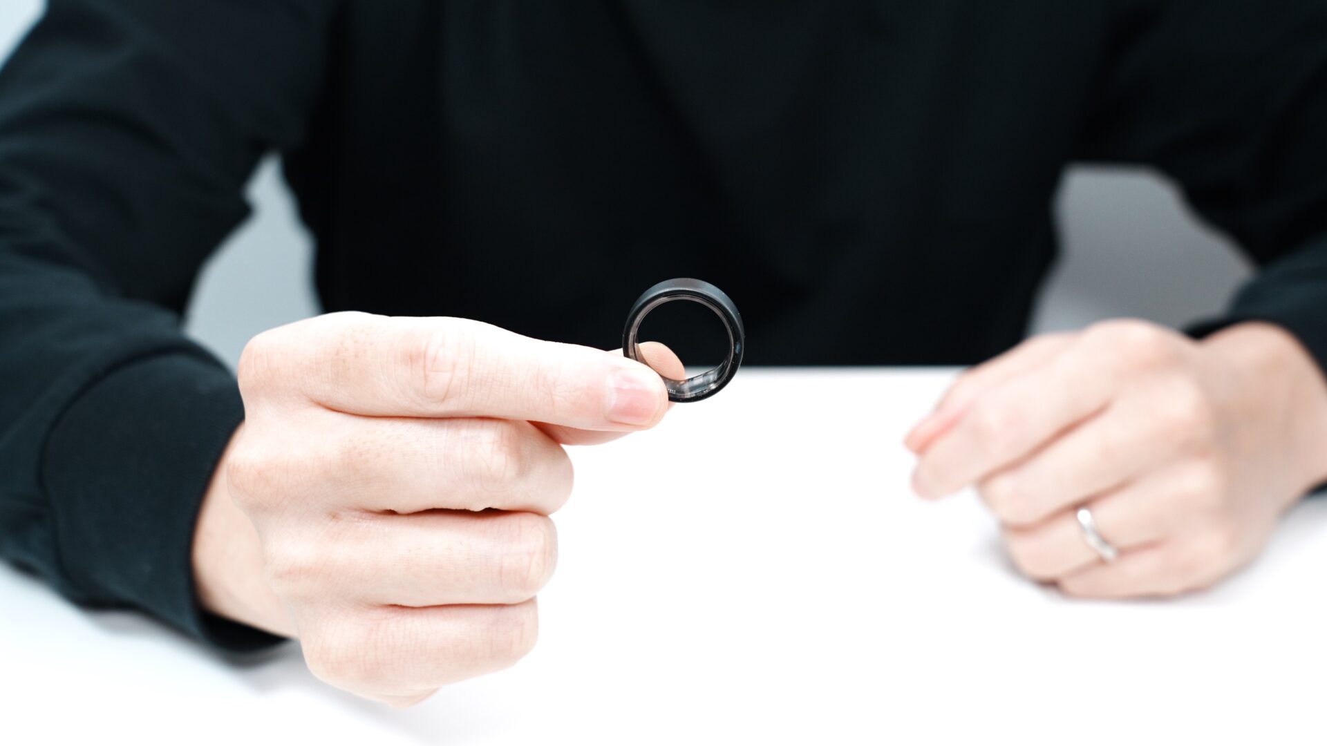 スマートリング】Ultrahuman Ring AIR長期間使用レビュー｜健康管理を